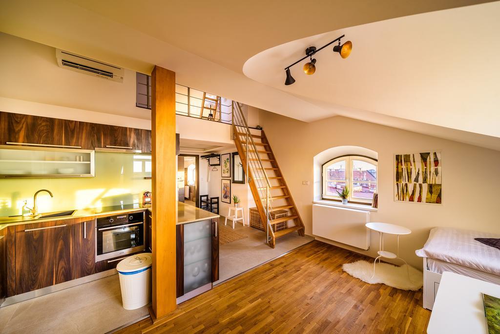 Rooftop Triplex Apartment In Centre Hradec Kralove Exterior photo